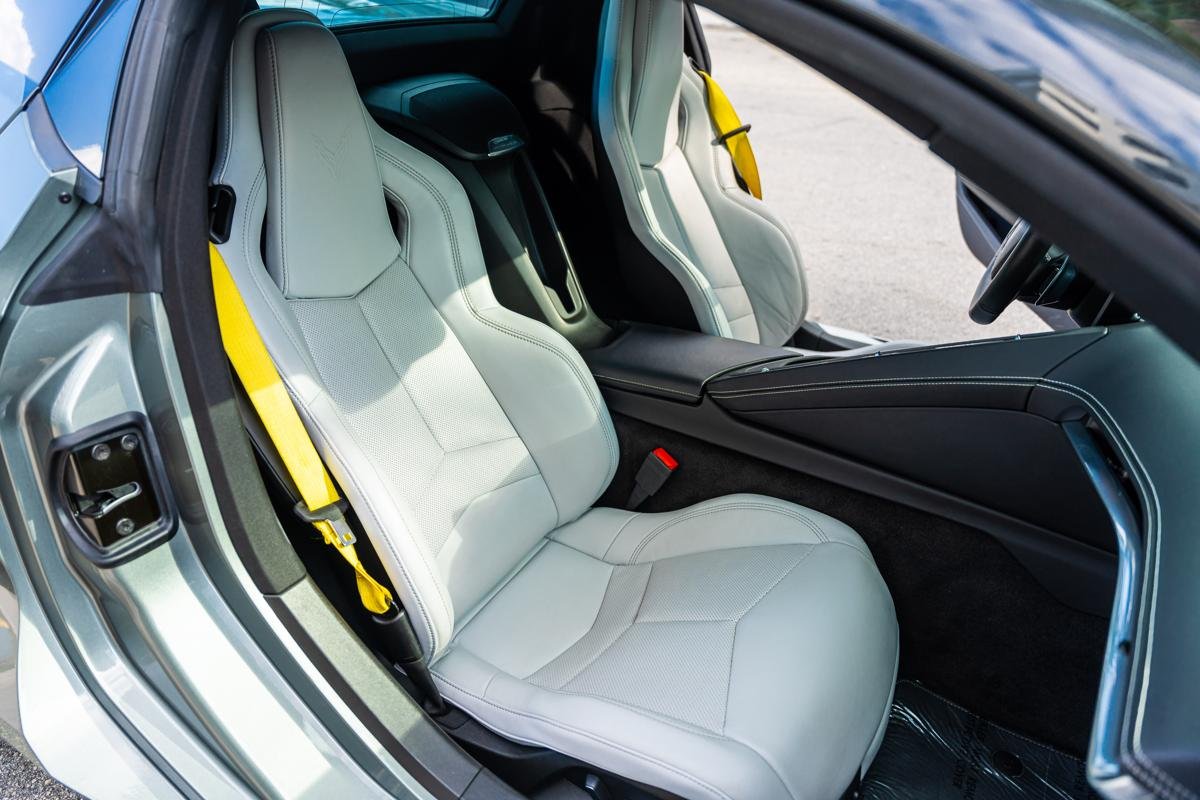 Chevrolet Corvette 2022 - Image 12