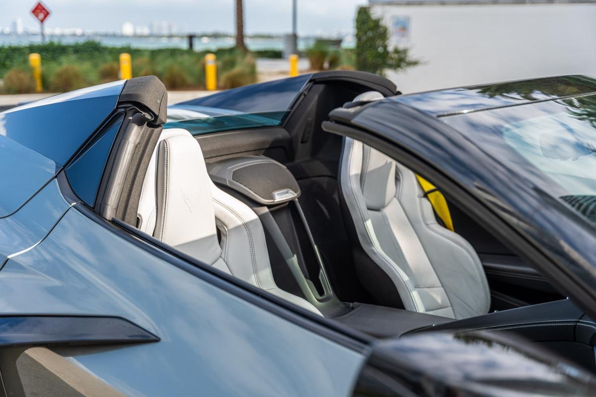 Chevrolet Corvette 2022 - Image 19