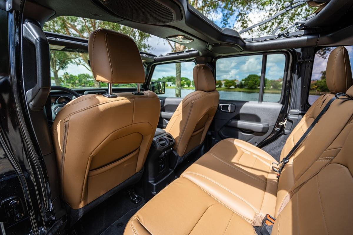 Jeep Sahara - Image 10