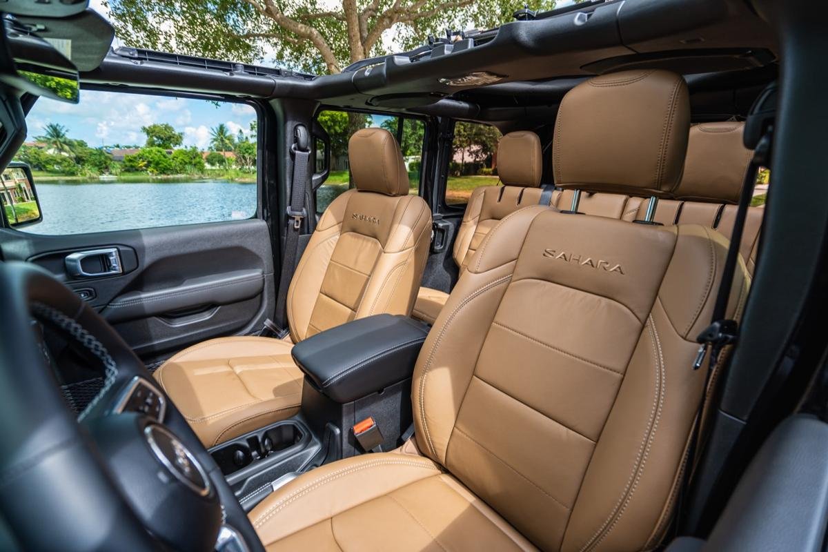 Jeep Sahara - Image 11