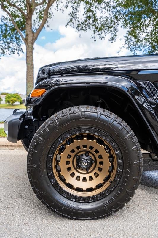 Jeep Sahara - Image 13