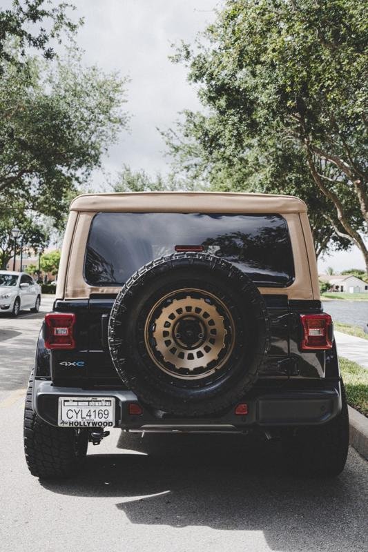 Jeep Sahara - Image 14