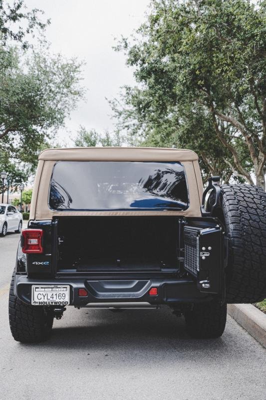 Jeep Sahara - Image 15