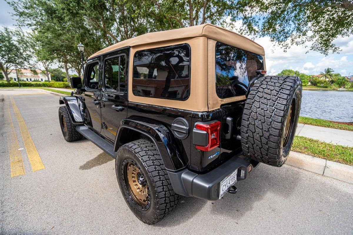 Jeep Sahara - Image 16