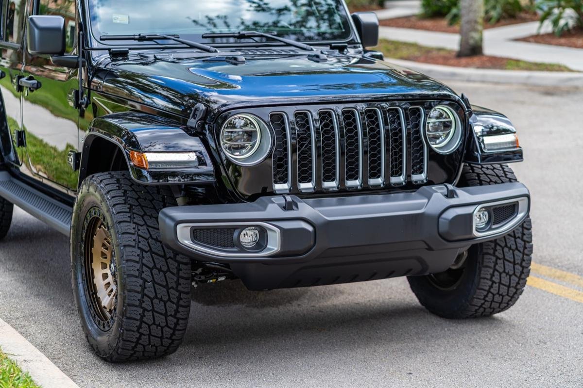 Jeep Sahara - Image 17