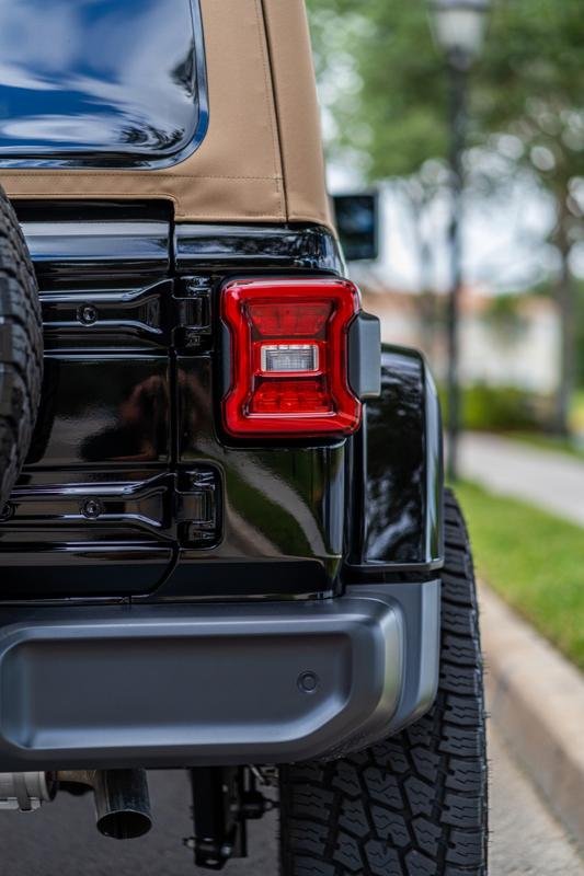 Jeep Sahara - Image 19