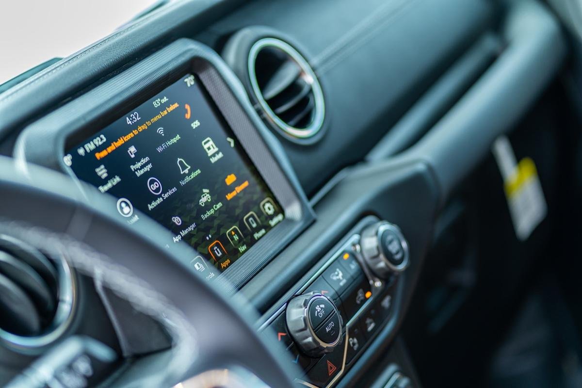 Jeep Sahara - Image 21