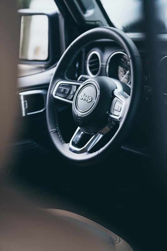 Jeep Sahara - Image 22