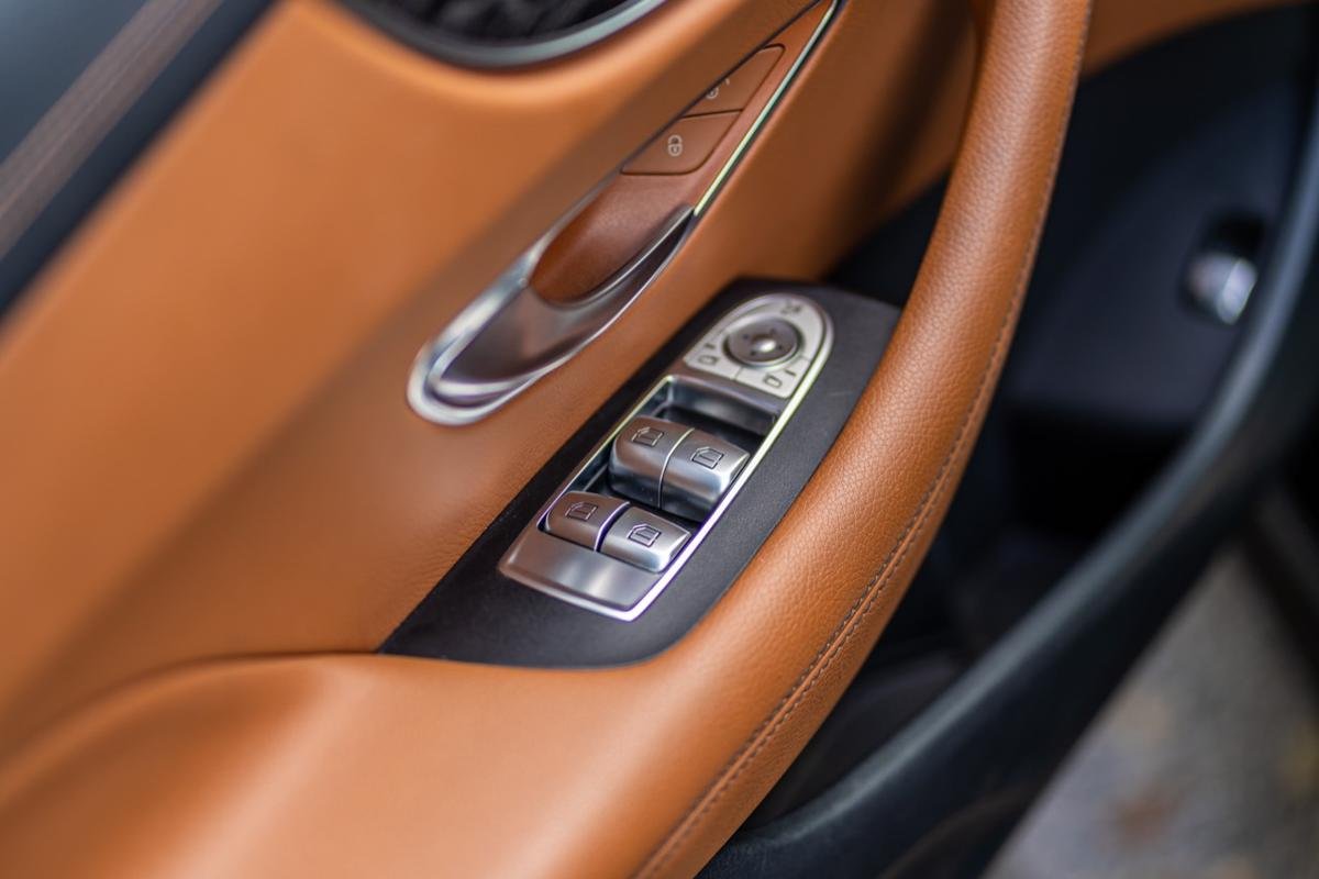 Mercedes Benz E 400 - Image 11