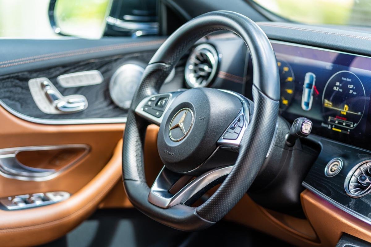 Mercedes Benz E 400 - Image 18