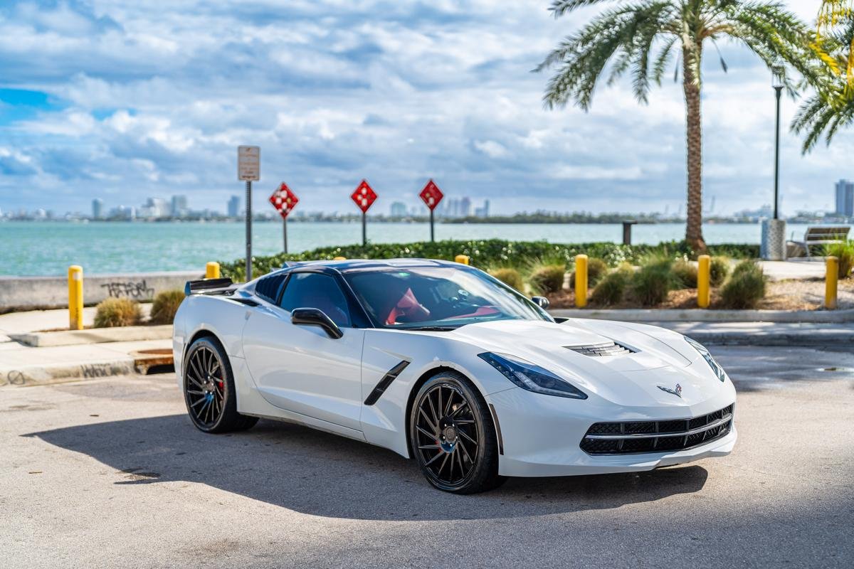 White Corvette - Image 4