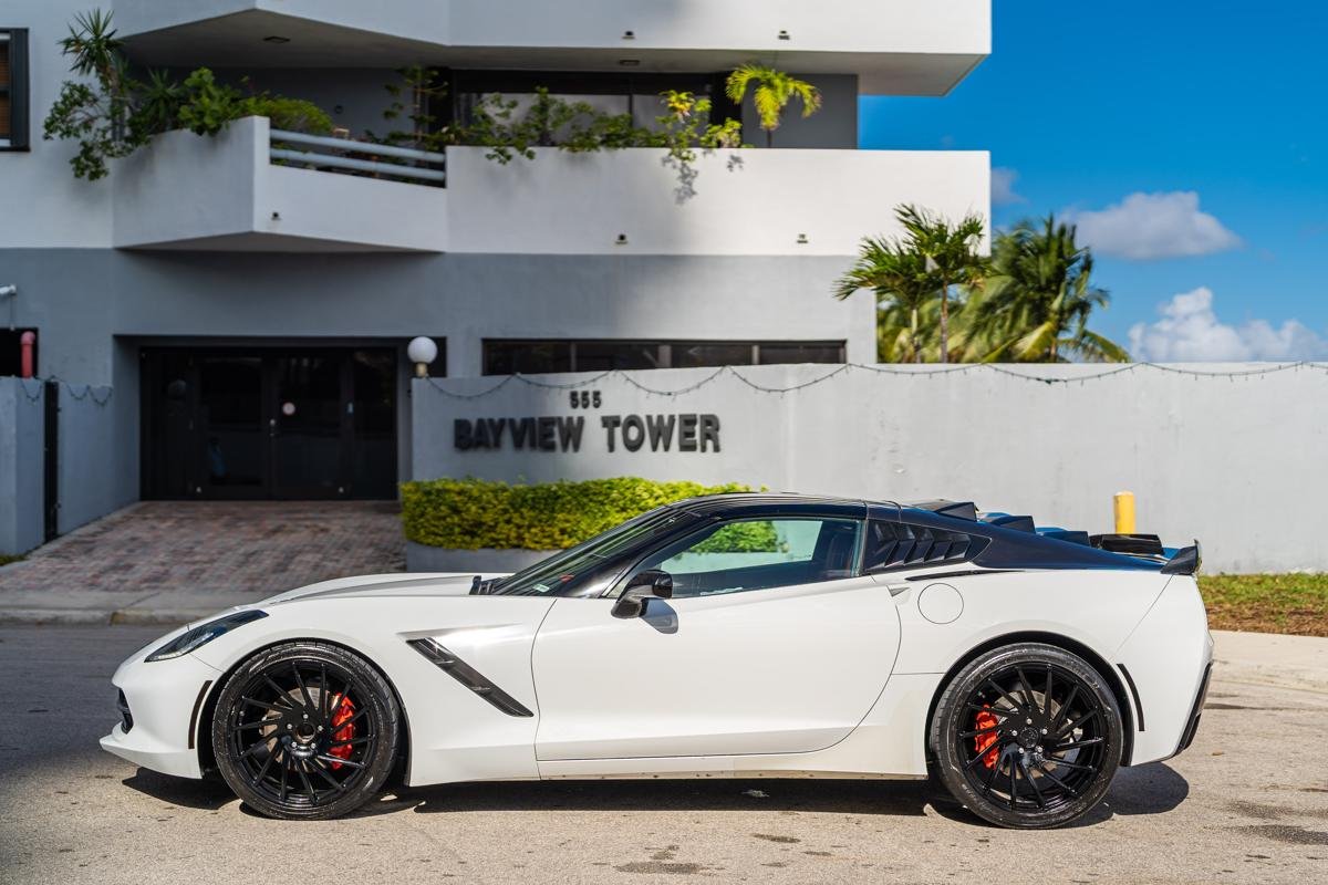 White Corvette - Image 5