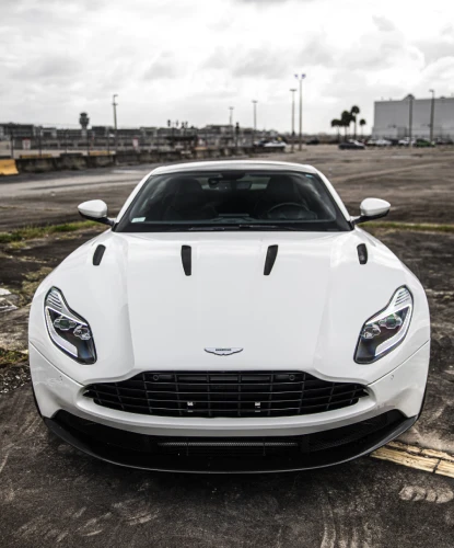 Aston Martin DB11 - Image 9